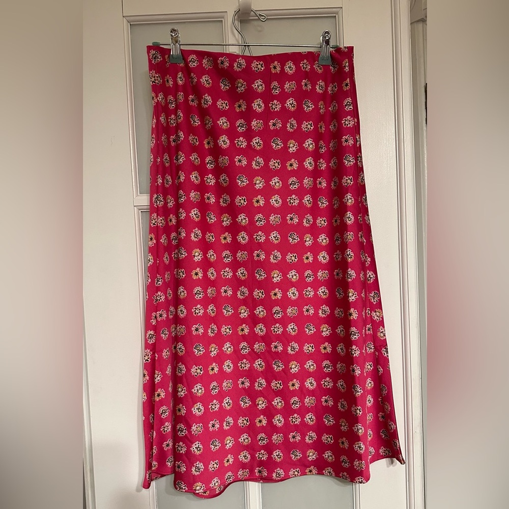 Brand New Loft skirt (Size M)
